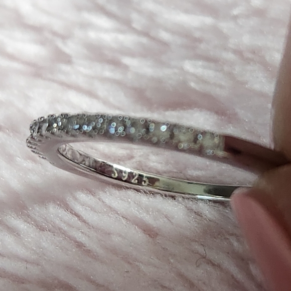 Moissanite 0.15ct Multi Stone Band - Picture 4 of 5